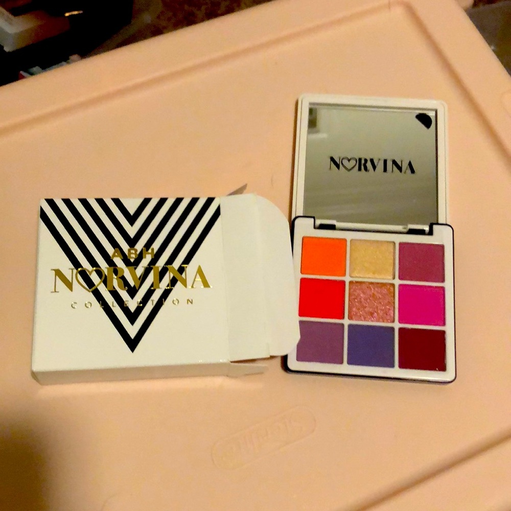 BNIB ABH Norvina pro pigment palette 1